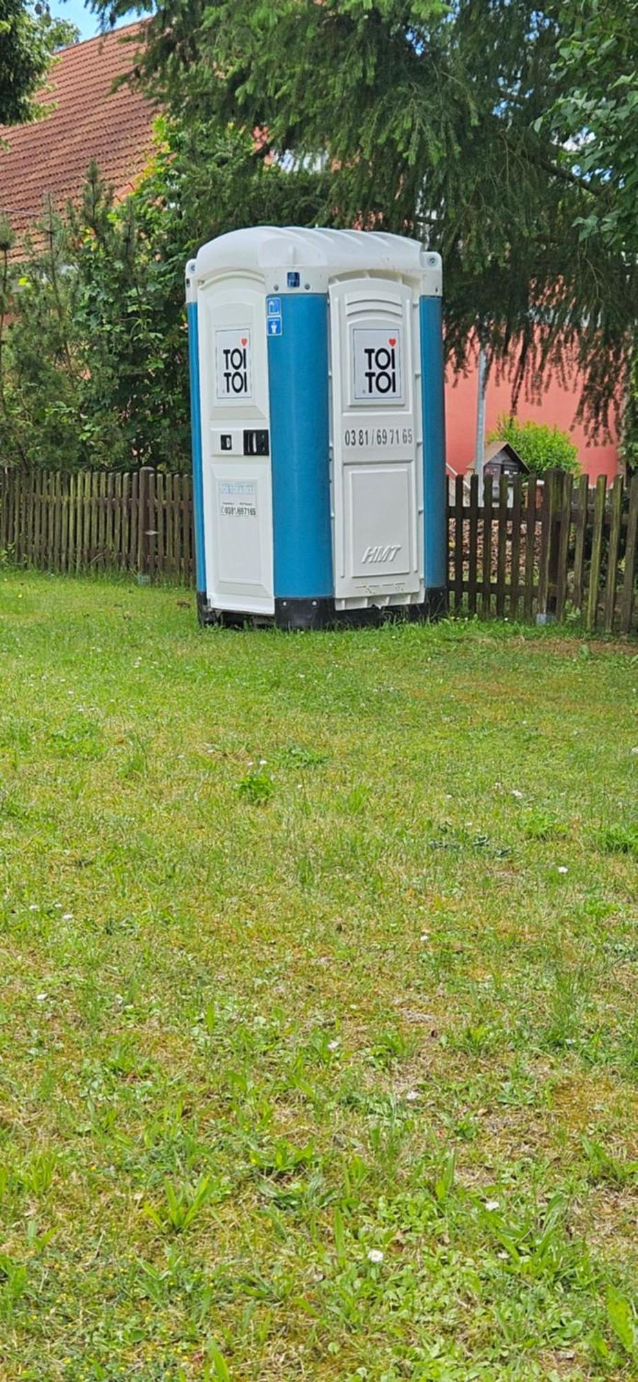Wohnmobilstellplatz In Mecklenburg-vorpommern Ab Juni Dixi Wc Carpin